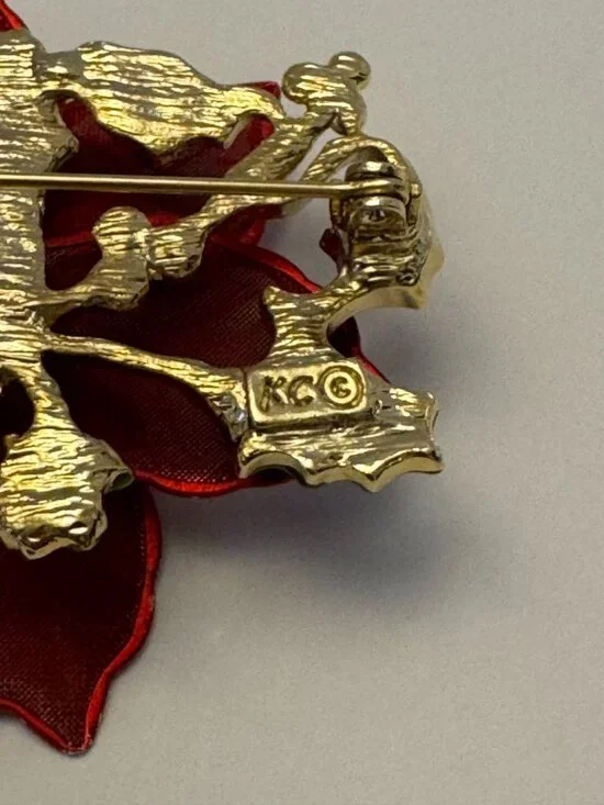 Kenneth Cole Red Poinsettia Brooch Pin Gold-Tone Accents Berry Detail Christmas - Picture 2 of 9